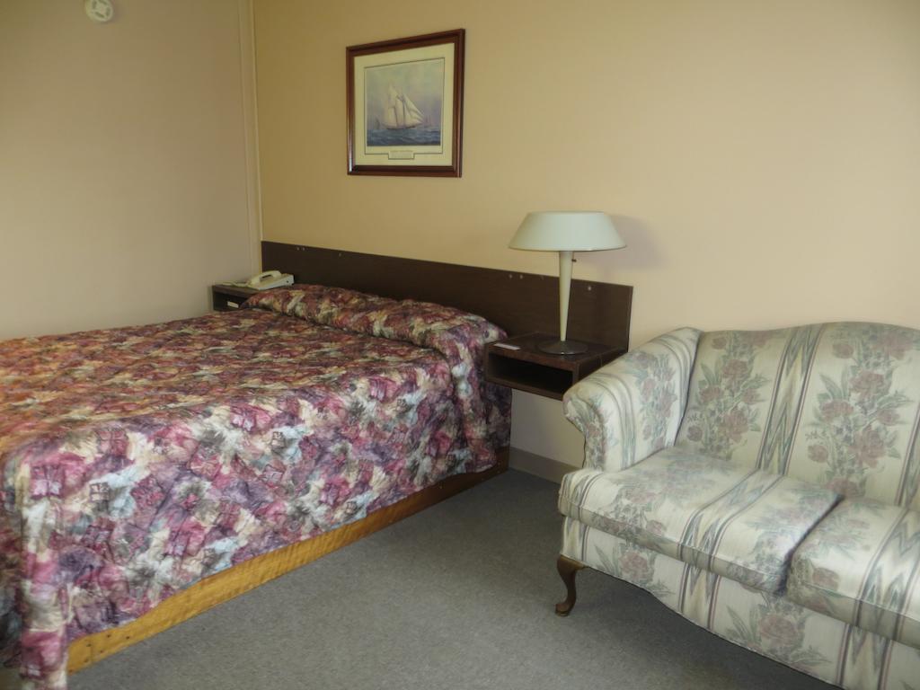 Parkwood Motor Inn Sundre Room photo