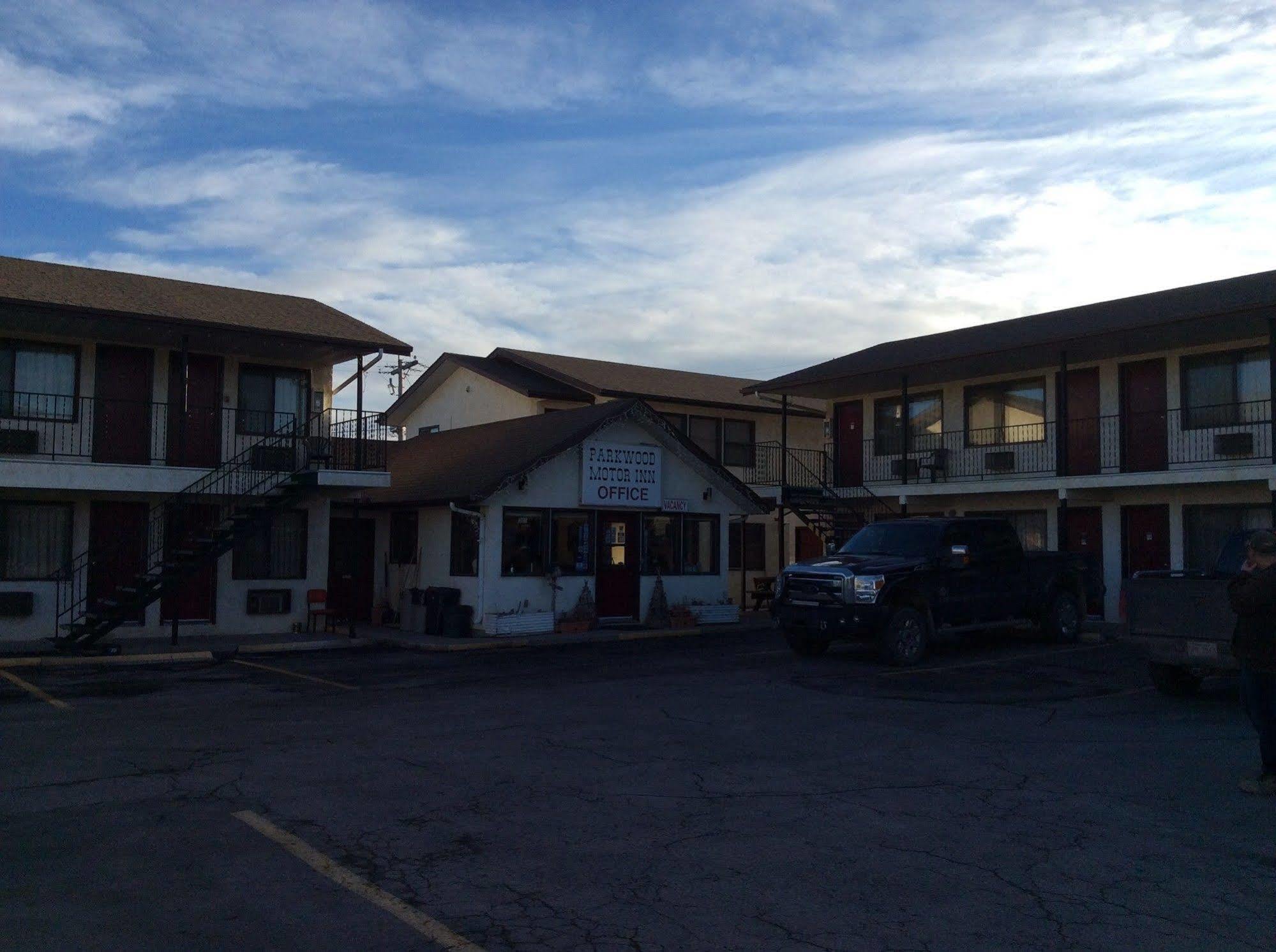 Parkwood Motor Inn Sundre Exterior photo